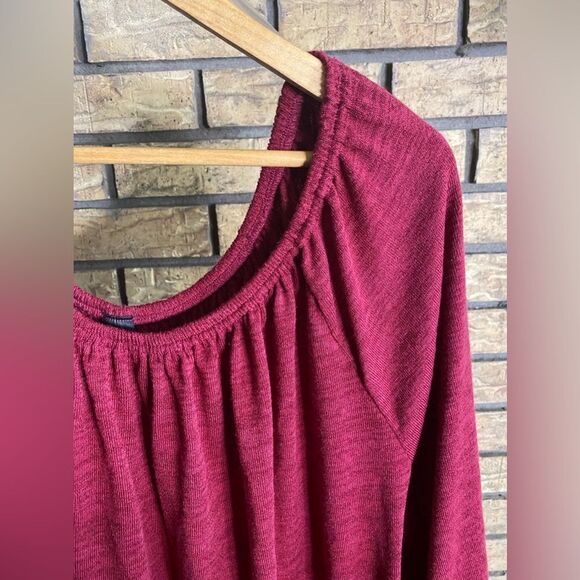 Gorgeous flowy women’s win win top - Picture 2 of 8